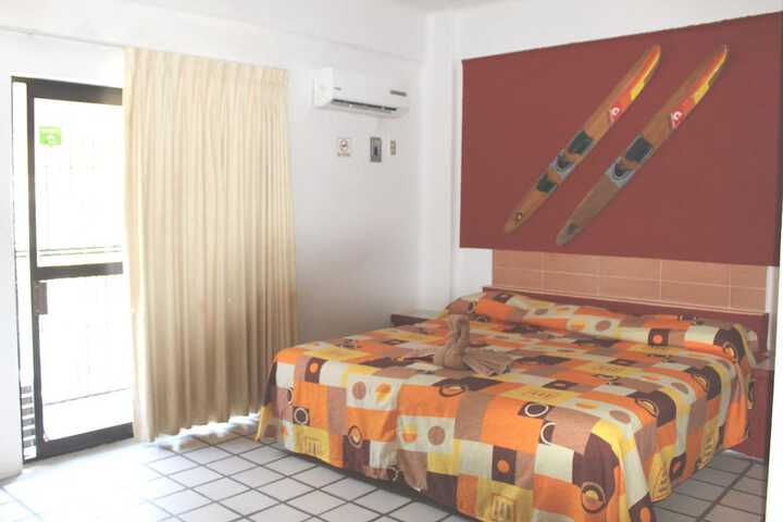 Room 4 of 40