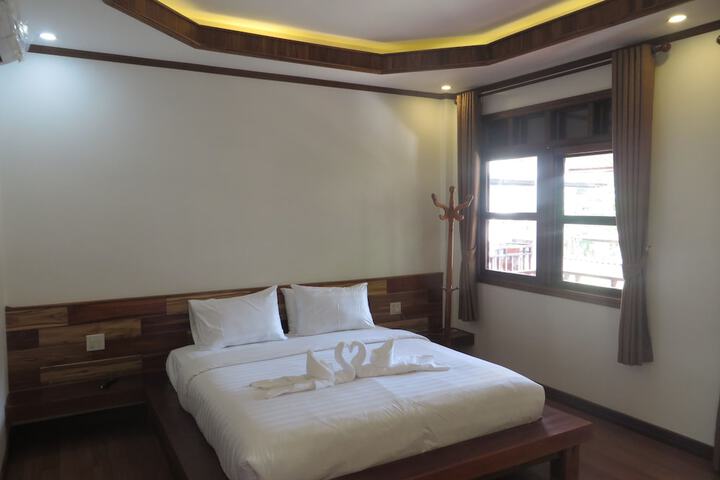 Room 2 of 32