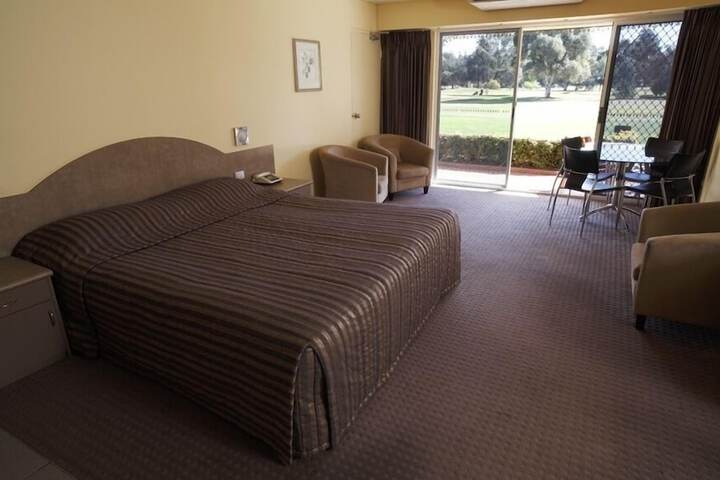 Room 15 of 122