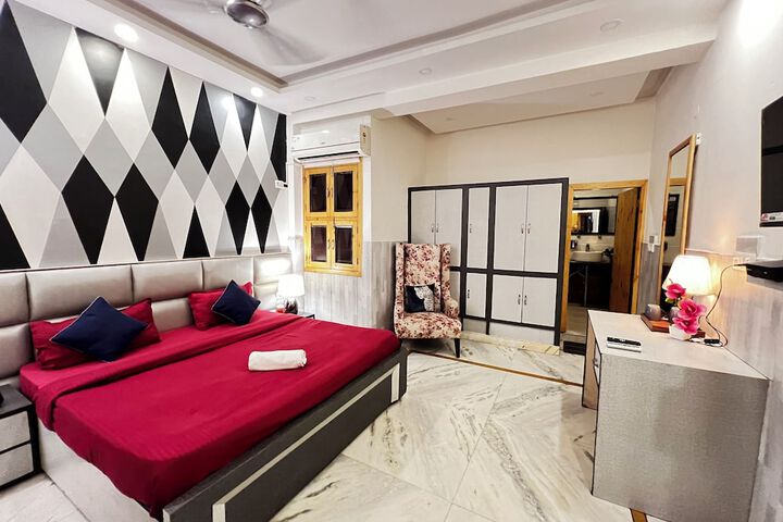 Room 8 of 20
