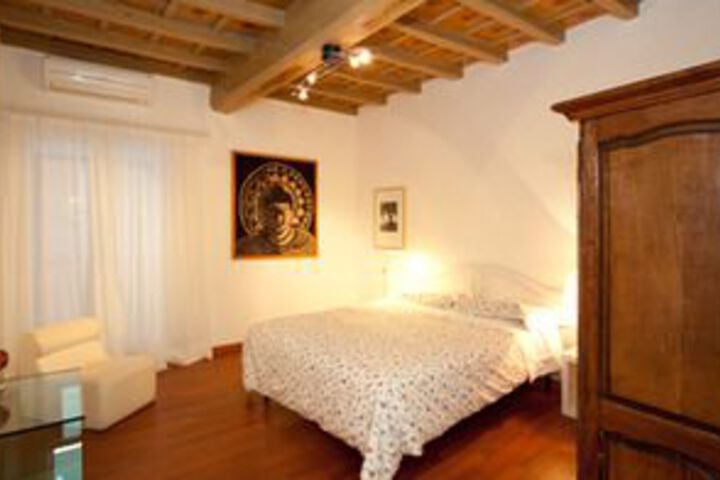 Room 4 of 10