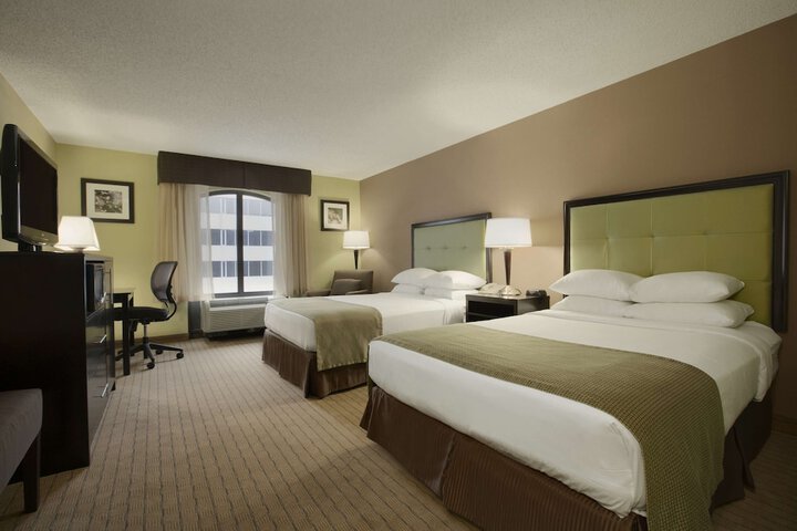 2 Double Beds (3 of 4)