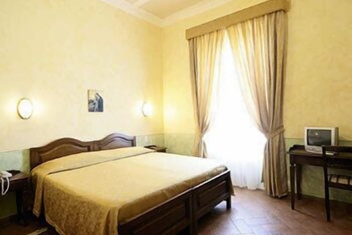Room 9 of 31