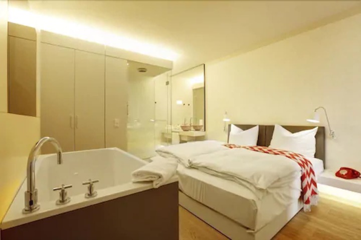 Room 8 of 35