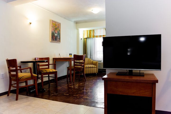 Room 10 of 37