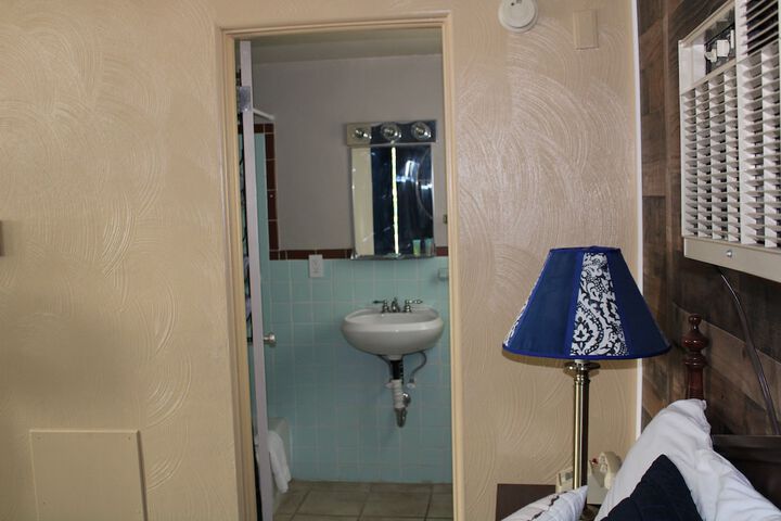 Room 30 of 87