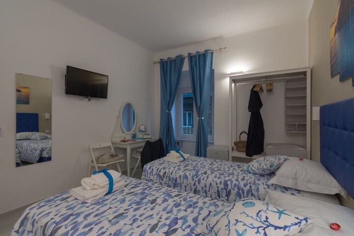 Room 10 of 31