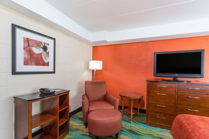 Room 21 of 34