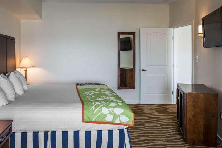 1 King Bed (9 of 17)
