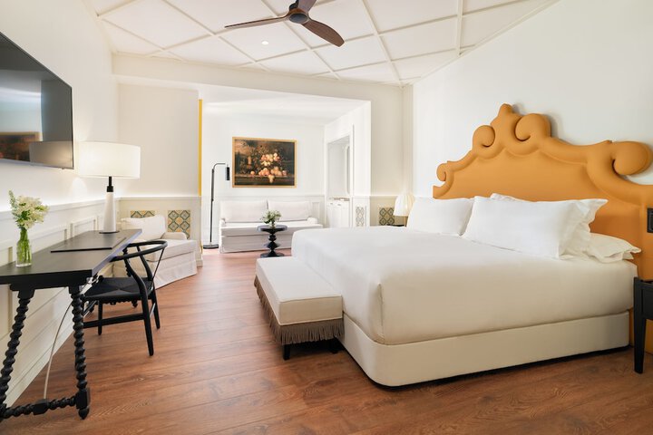 Room 13 of 70