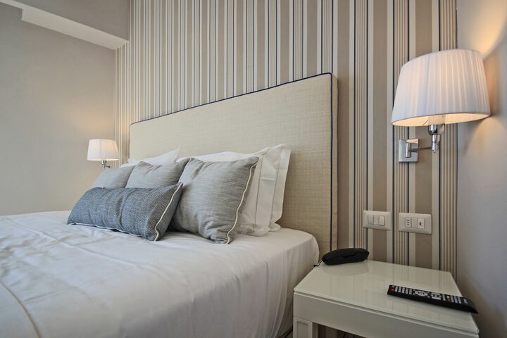 Room 10 of 114
