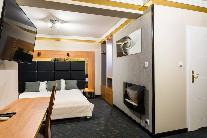 Room 49 of 102