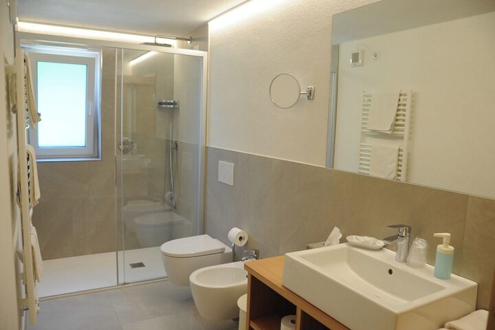 Room 42 of 59