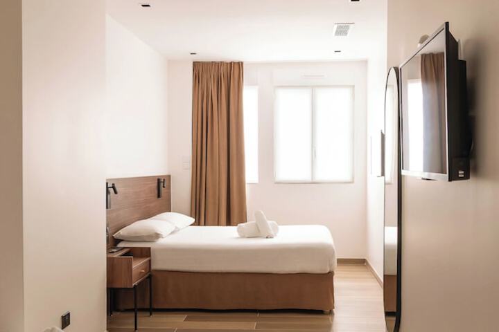 Room 17 of 35