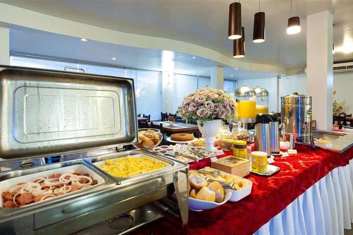 Breakfast/Coffee Service 65 of 77