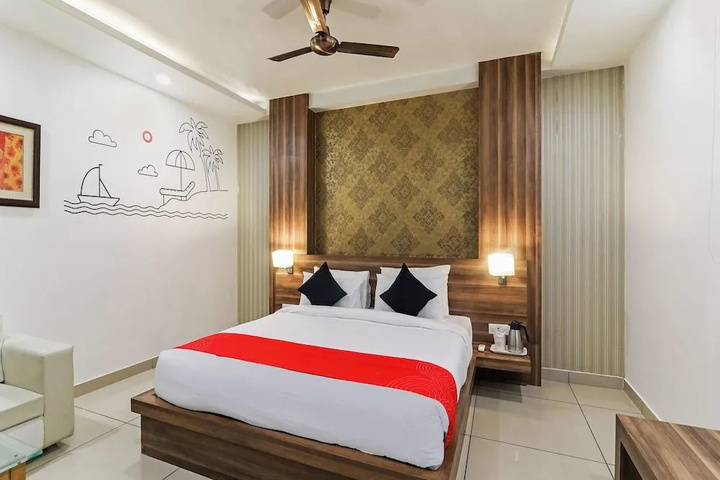 Room 3 of 28