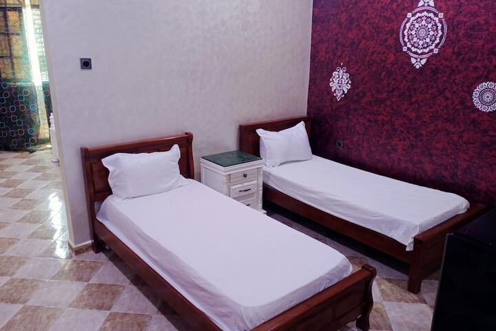 Room 10 of 32