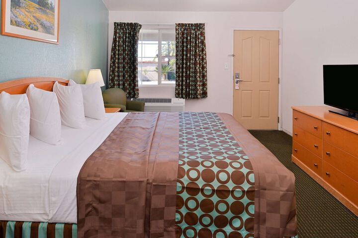 Standard King Bed Accessible (8 of 12)