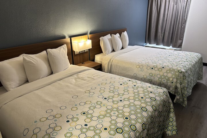 Studio 2 Queen Beds (7 of 8)
