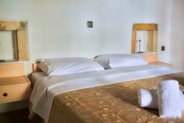 Room 6 of 33