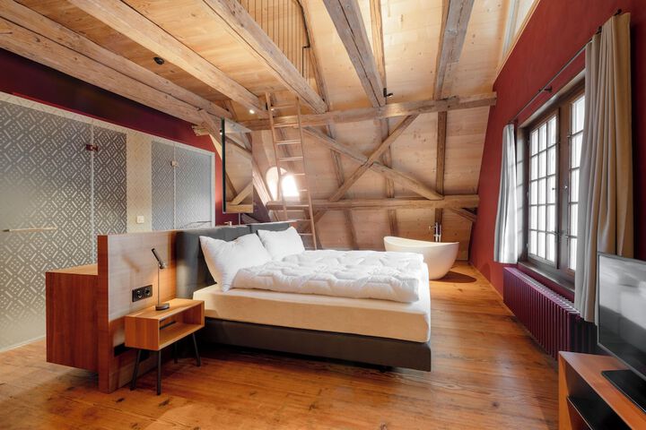 Room 4 of 30