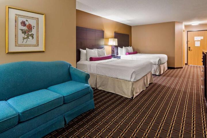 2 Queen Beds Microwave and Refrigerator WiFi Continental Breakfast (8 of 13)