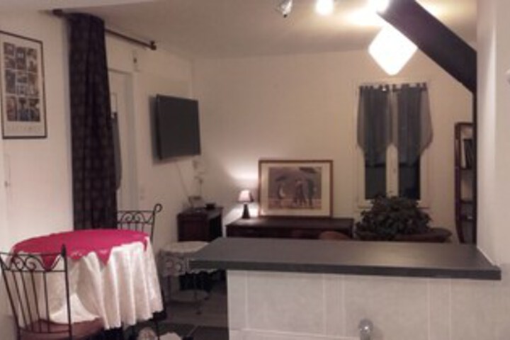 Room 4 of 8
