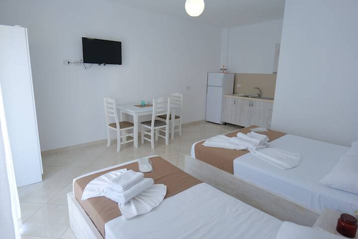 Room 3 of 28