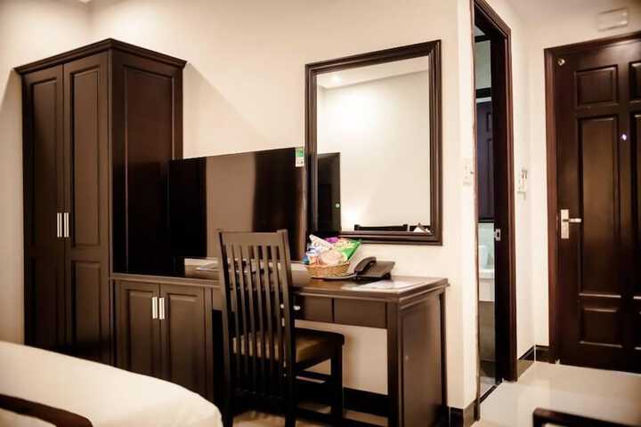 Room 12 of 34