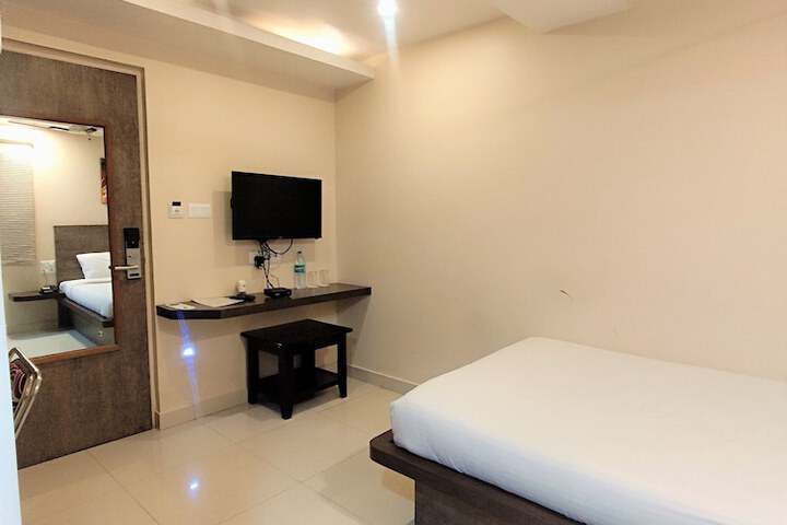 Room 27 of 52