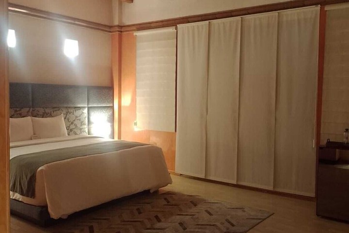 Room 19 of 64