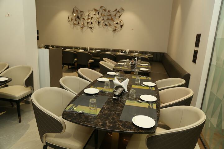 Dining 15 of 17