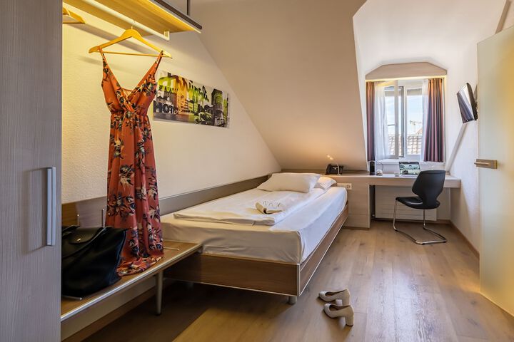 Room 41 of 107