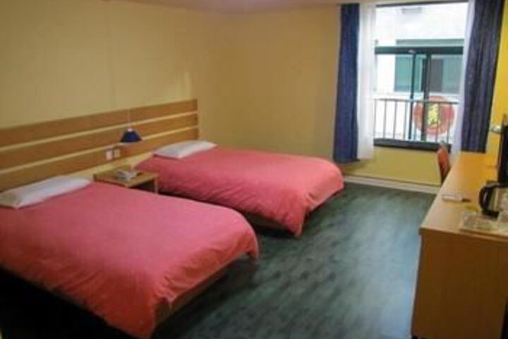Room 8 of 30