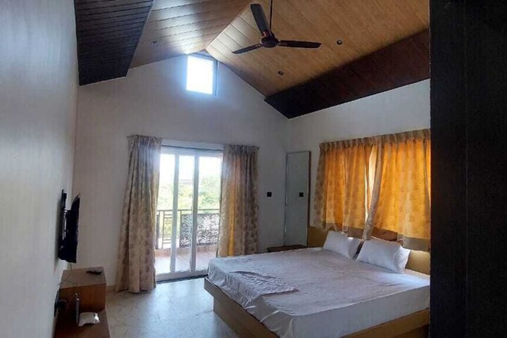 Rajapuri Caves Hills Resort