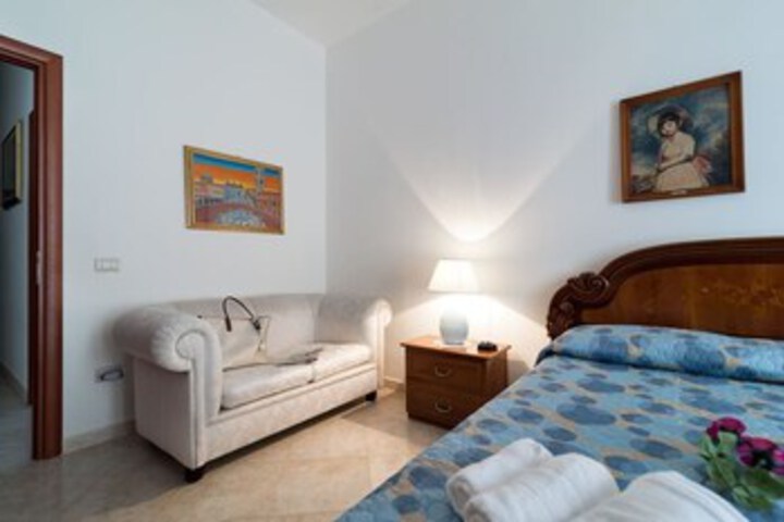 Room 18 of 27