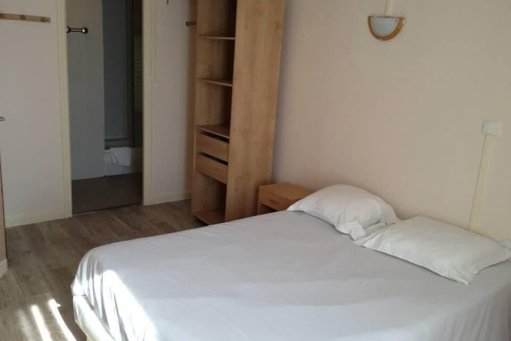 Room 7 of 16