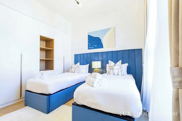 Room 2 of 16