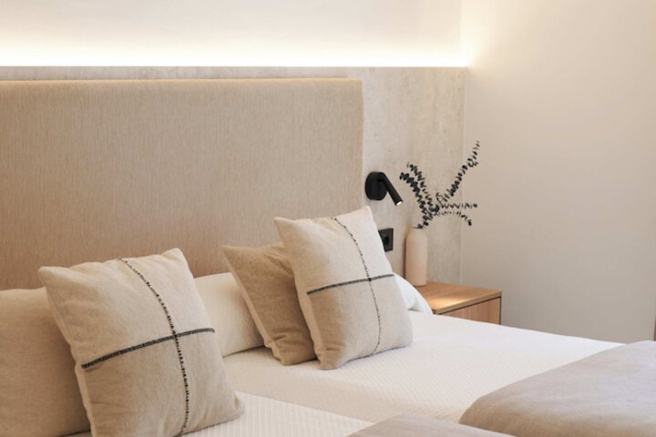 Room 8 of 24