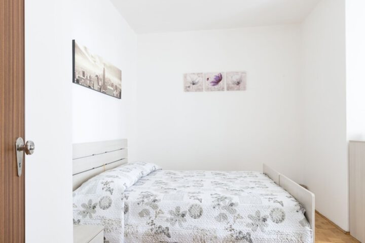 Room 4 of 26