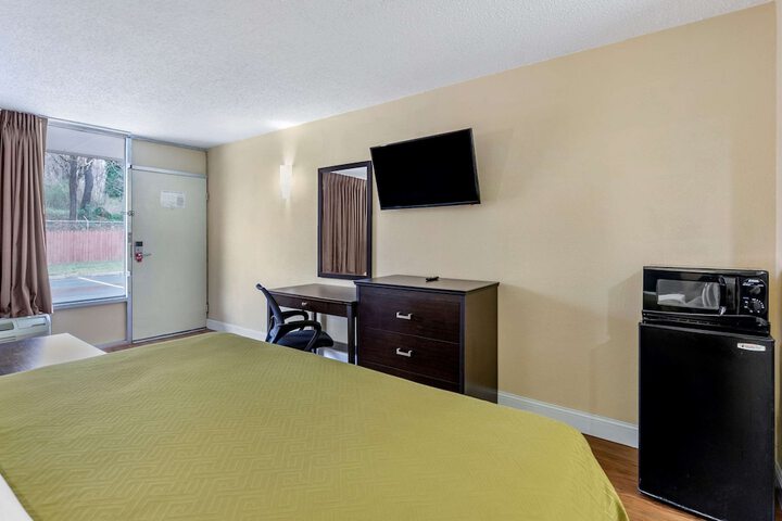 1 King Bed (1 of 8)