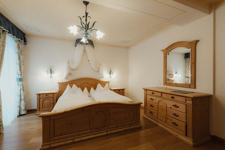 Room 5 of 28