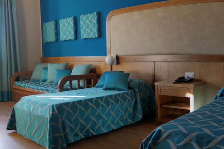 Room 6 of 63
