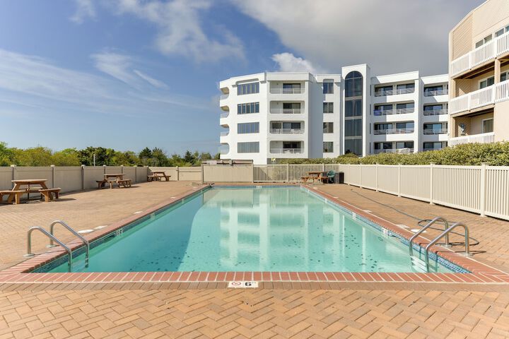 Brigantine Condo w / Beach Access & Pool Views