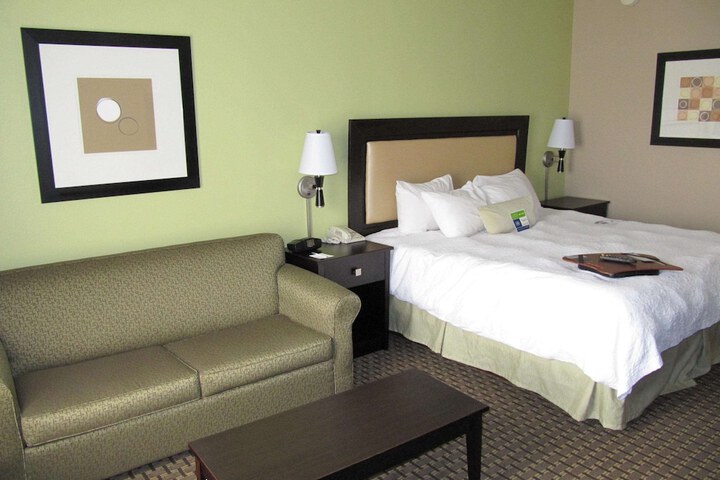 1 King Bed (1 of 11)