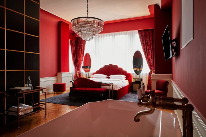 Room 21 of 83
