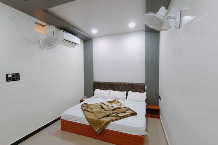 Room 4 of 39