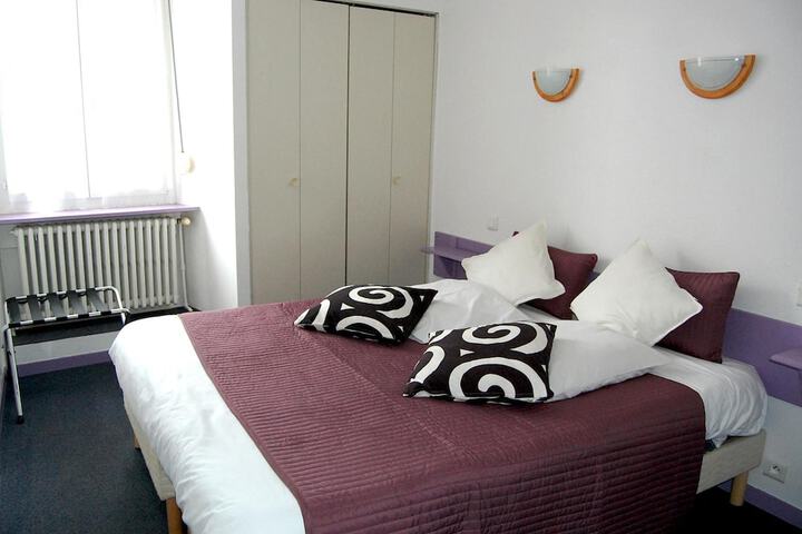 Room 27 of 60