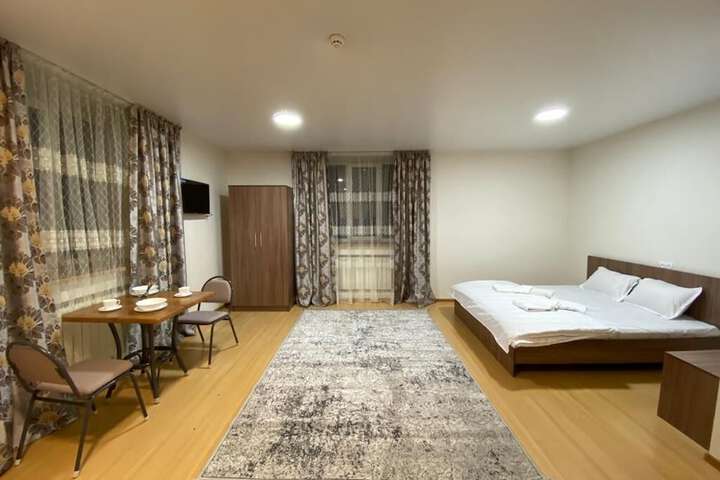 Room 11 of 18