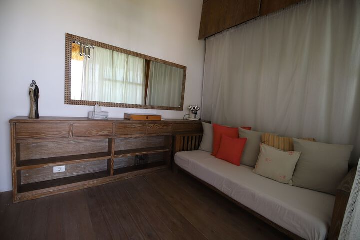 Room 36 of 102